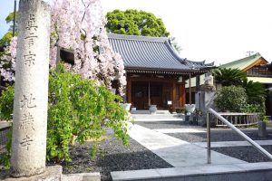 樹木葬「桜雲（さくらぐも）」寺院入口