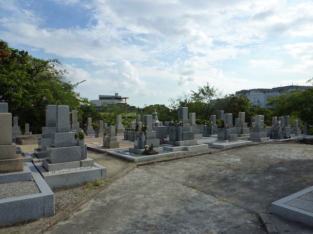 櫻井谷墓地