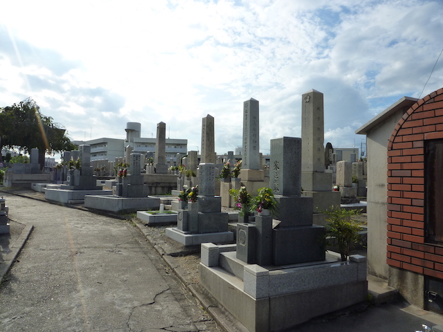 櫻井谷墓地